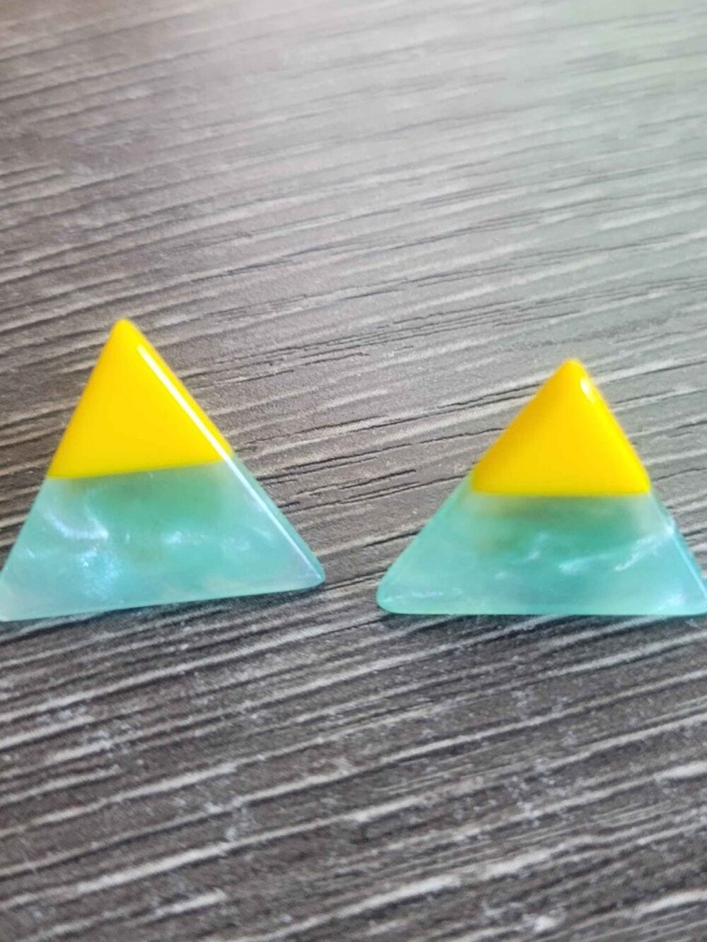 RETRO-style yellow and turqoise-mint triangle earrings